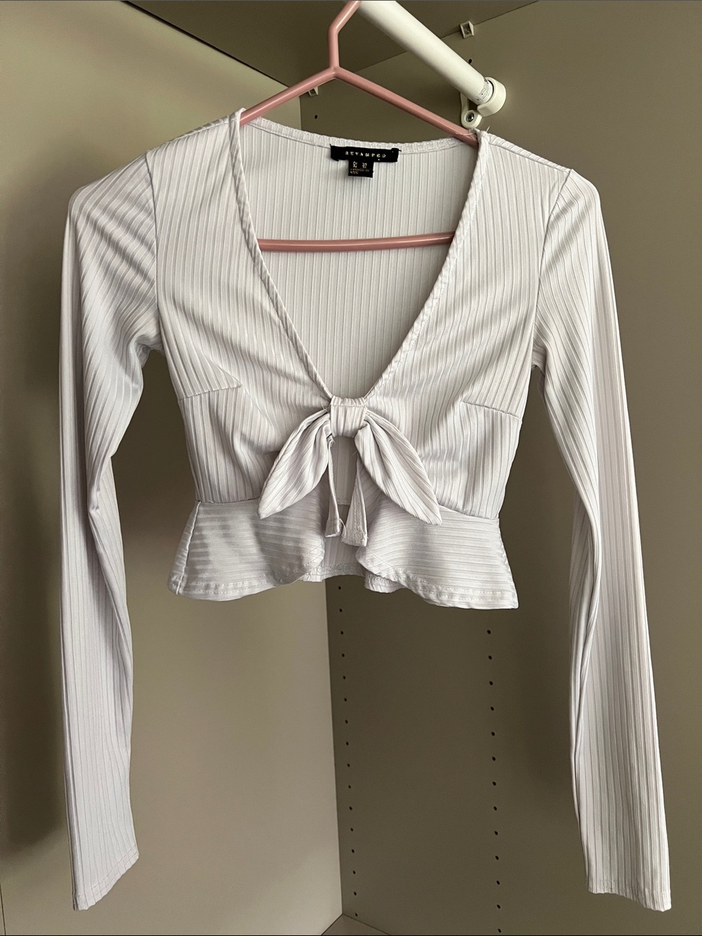 Revamped • Women’s XS • White/Silver • Ribbed Tie-Front Peplum Long Sleeve Top